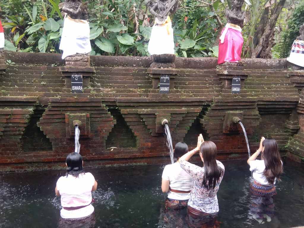 melukat tradition in bali